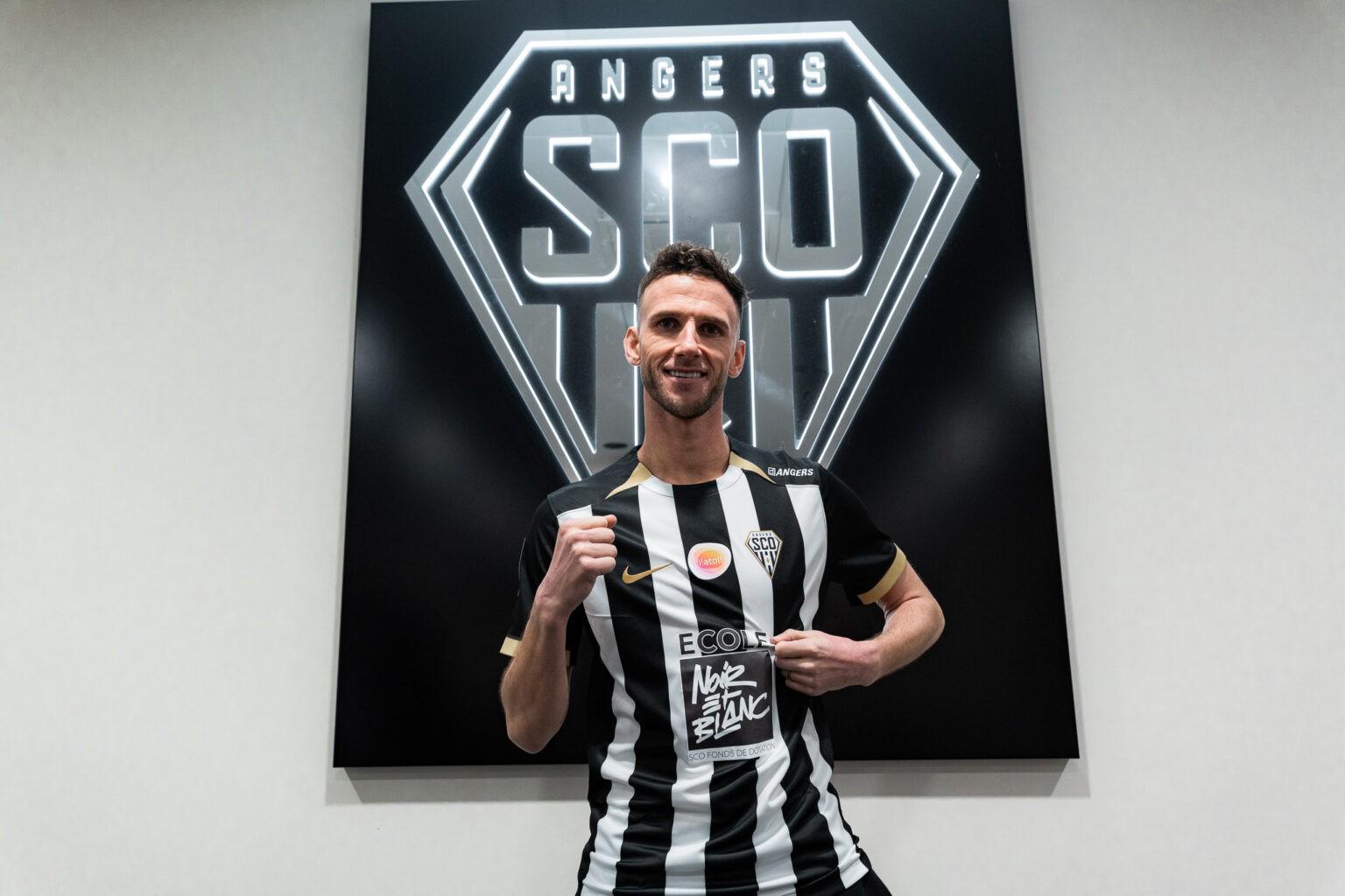 乐鱼官网-官方：昂热租借阿贾克斯中场范登博门至本赛季结束