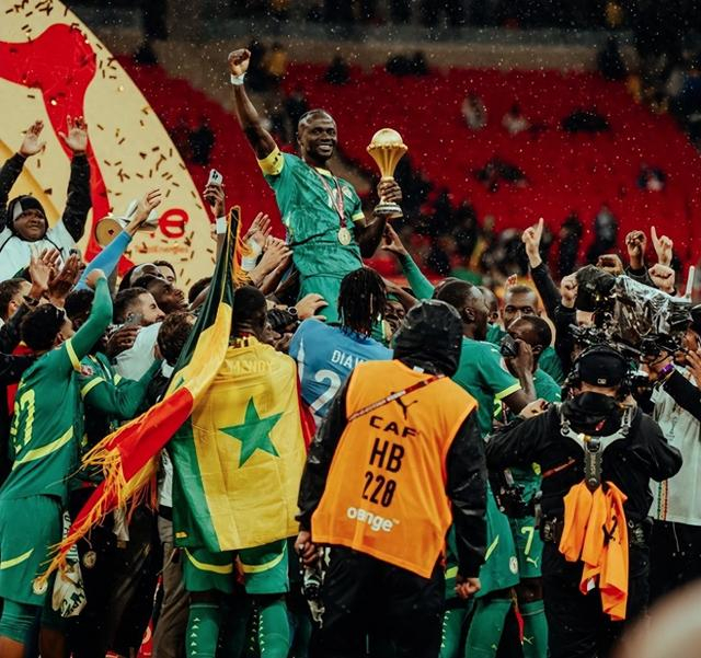 leyu-非洲杯夺冠！总统宣布：球员12万美元+1500平米土地 全国放假|塞内加尔|达喀尔|奖金|马内|帕佩_新浪体育_新浪新闻