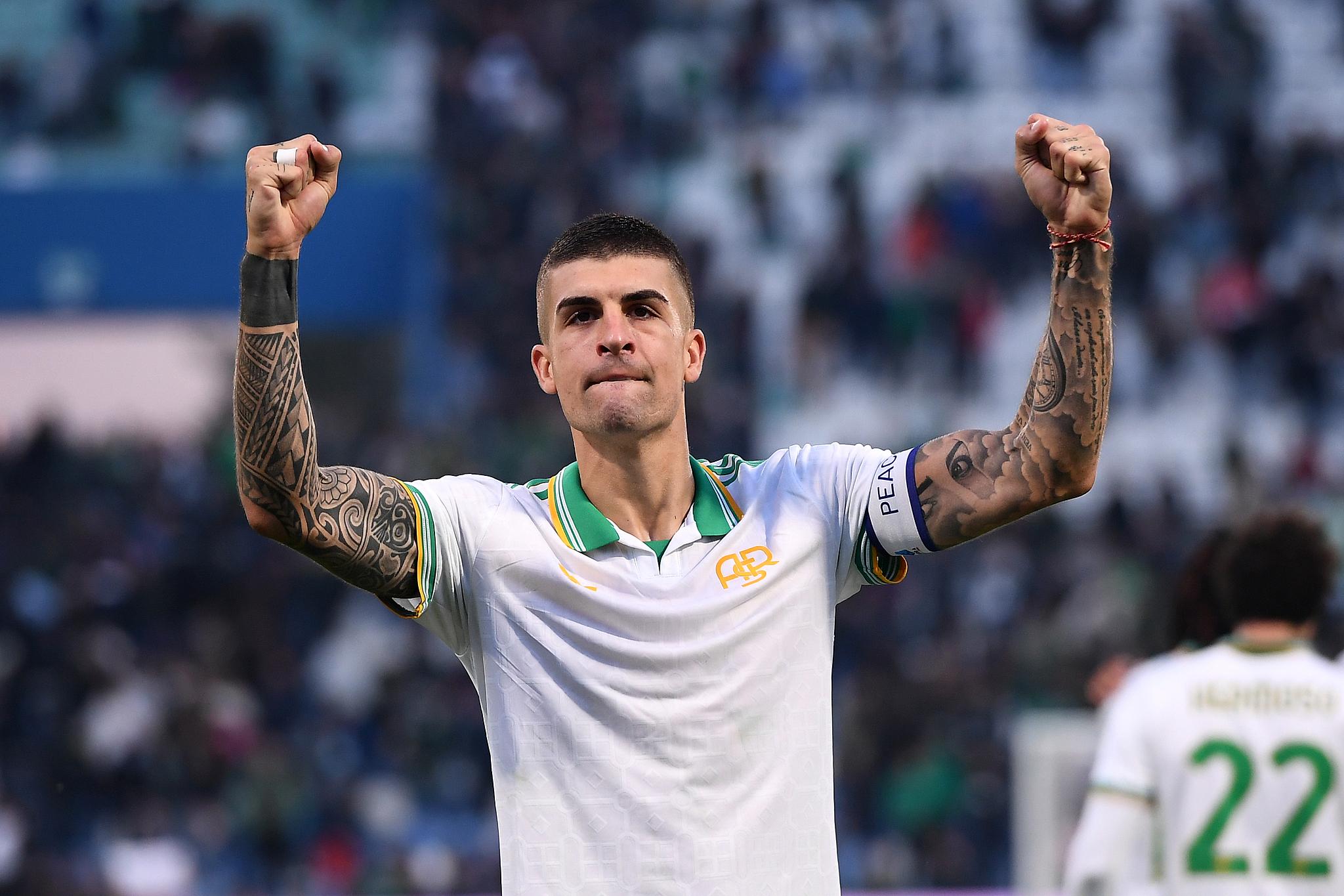 乐鱼官网-都灵vs罗马，曼奇尼庆祝身披罗马战袍300次出场