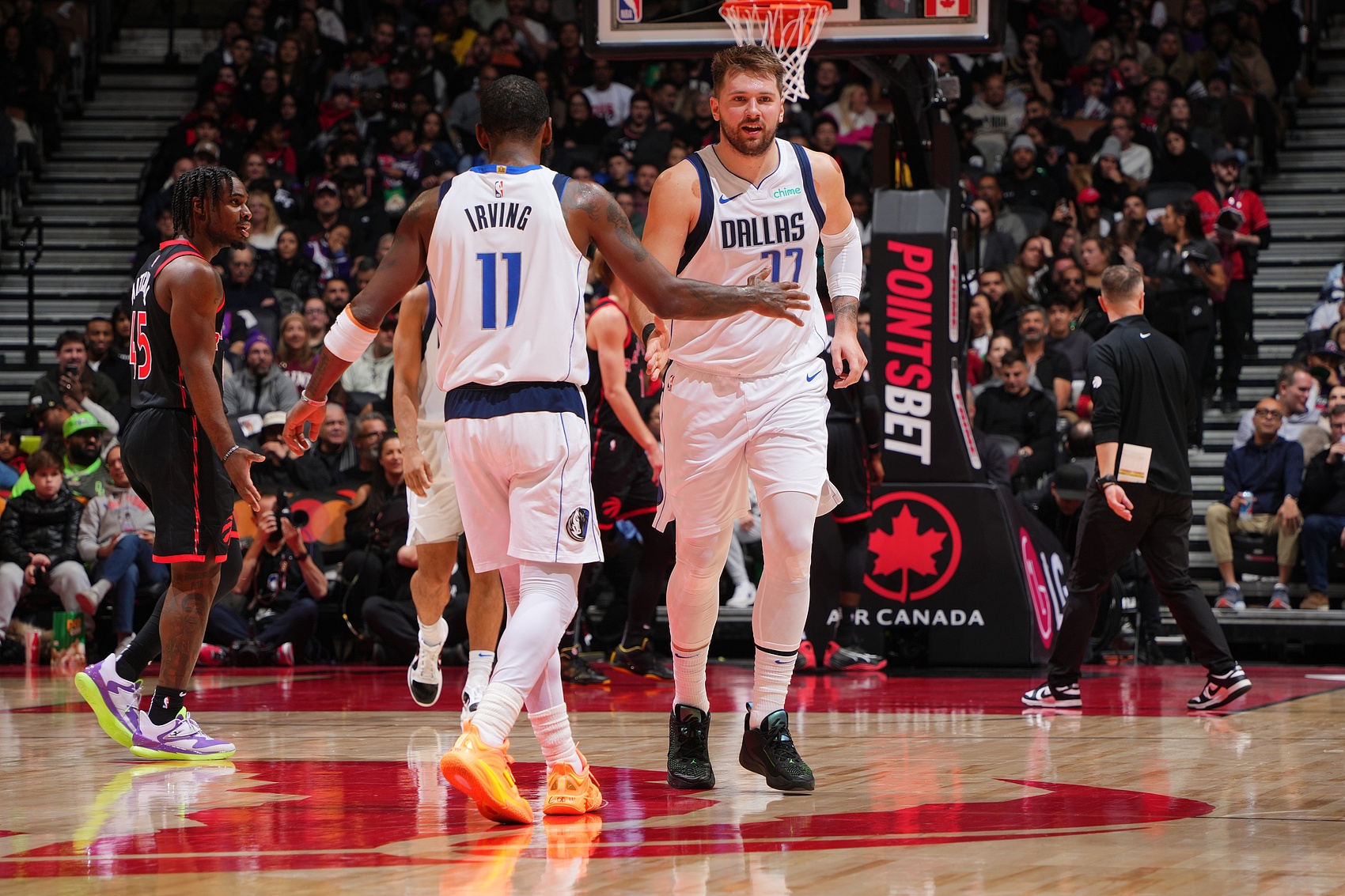 乐鱼体育网址-东契奇：生涯队友中我和欧文最默契 我们季前赛的磨合帮助很大