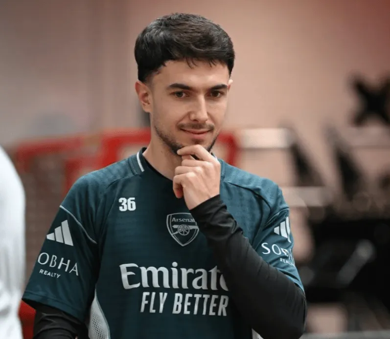 乐鱼体育网址-苏比门迪本场对抗6胜3，2夺回球权2解围，触球37次