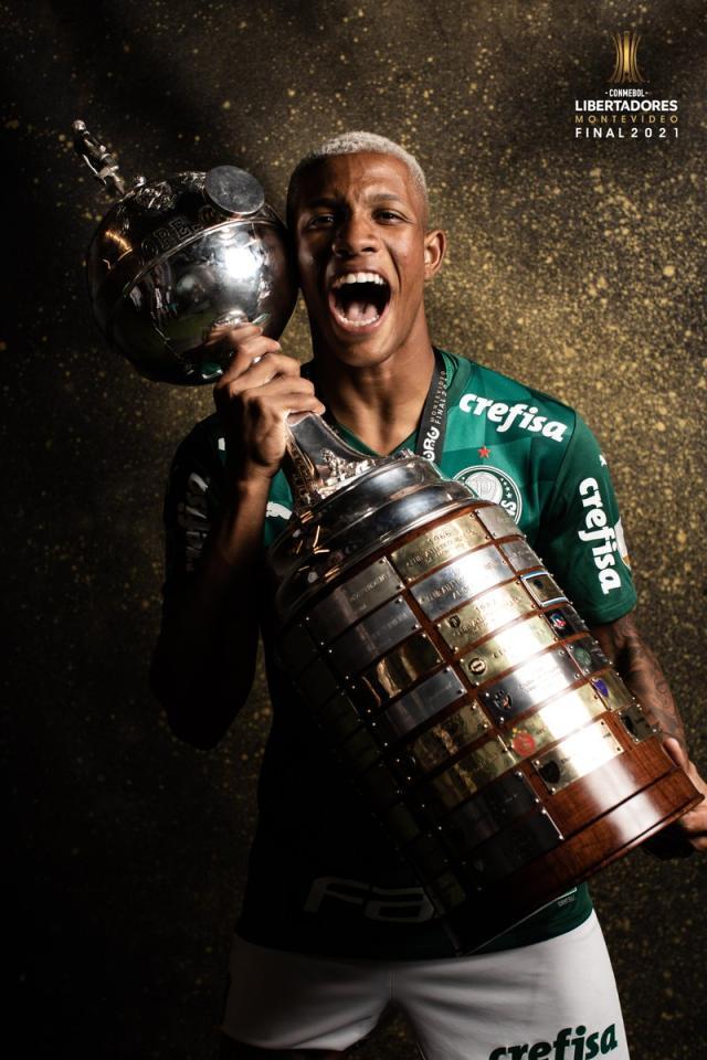 leyu-20岁后腰连拿两届解放者杯冠军 南美足联祝贺他！